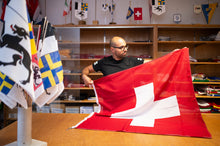 Lade das Bild in den Galerie-Viewer, Hissfahne Schweiz / Suisse / Svizzera / Switzerland bedruckt